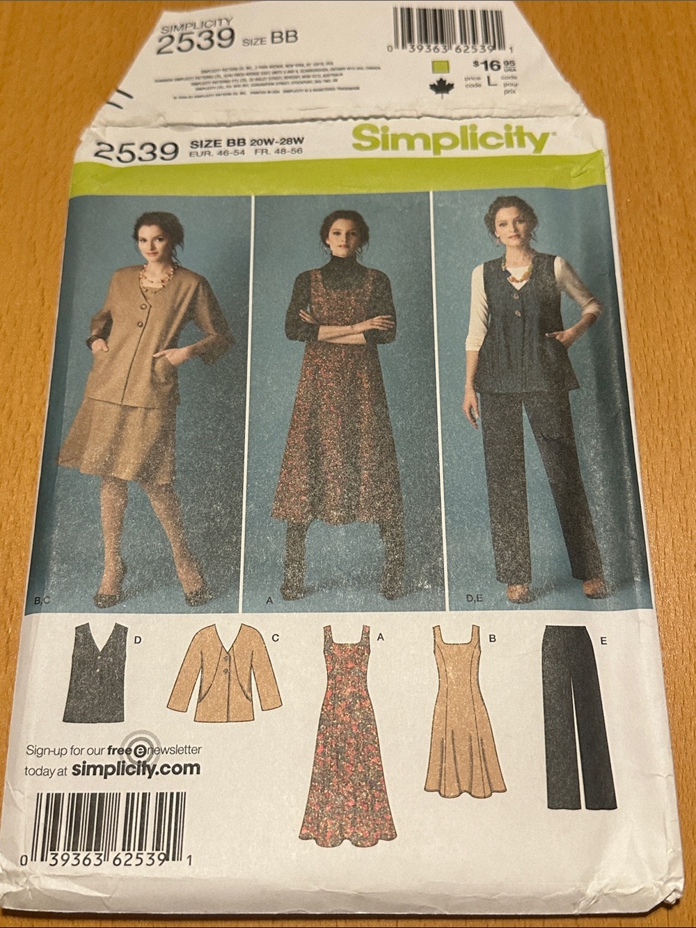 New uncut sewing pattern Simplicity 2539 women’s jumper, jacket, vest, pants